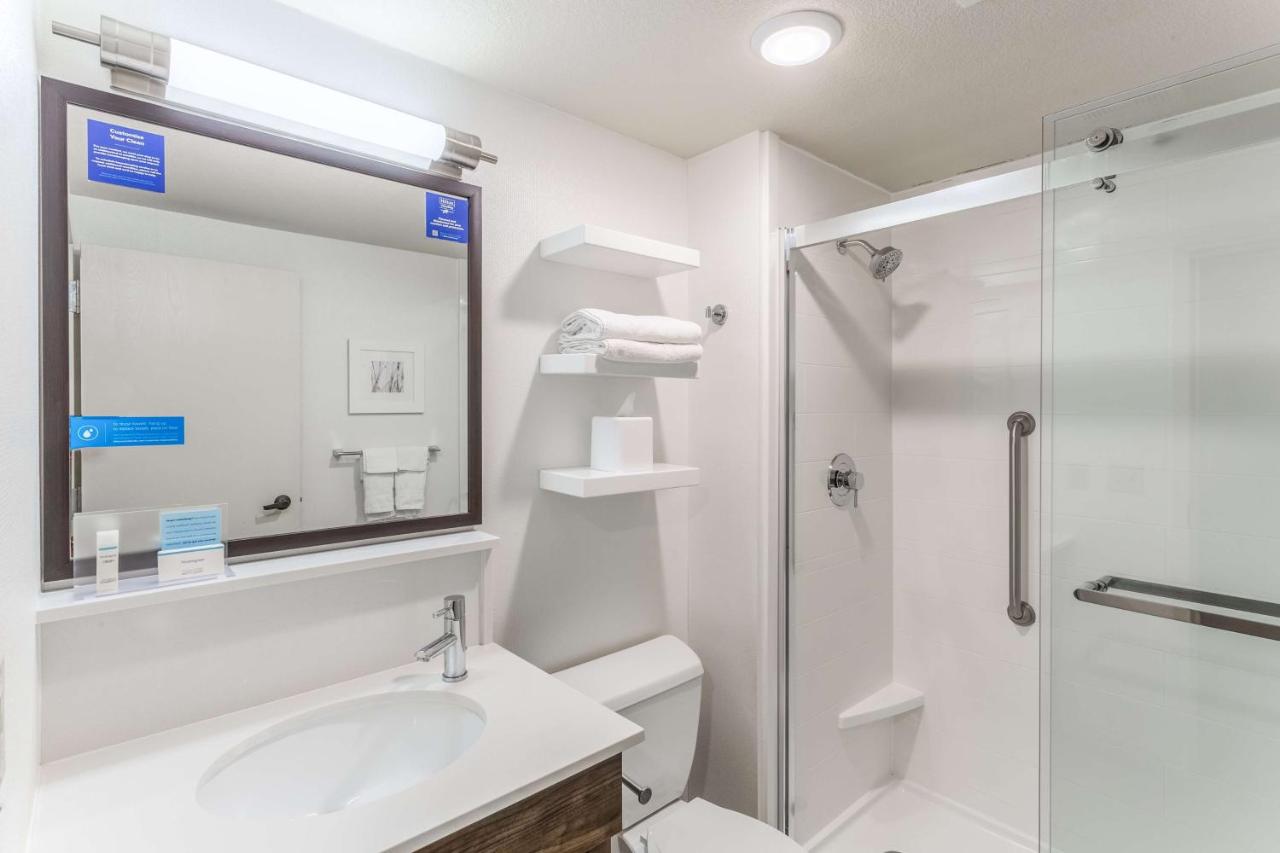 Queen Room with Two Queen Beds at Hampton Inn Eau Claire