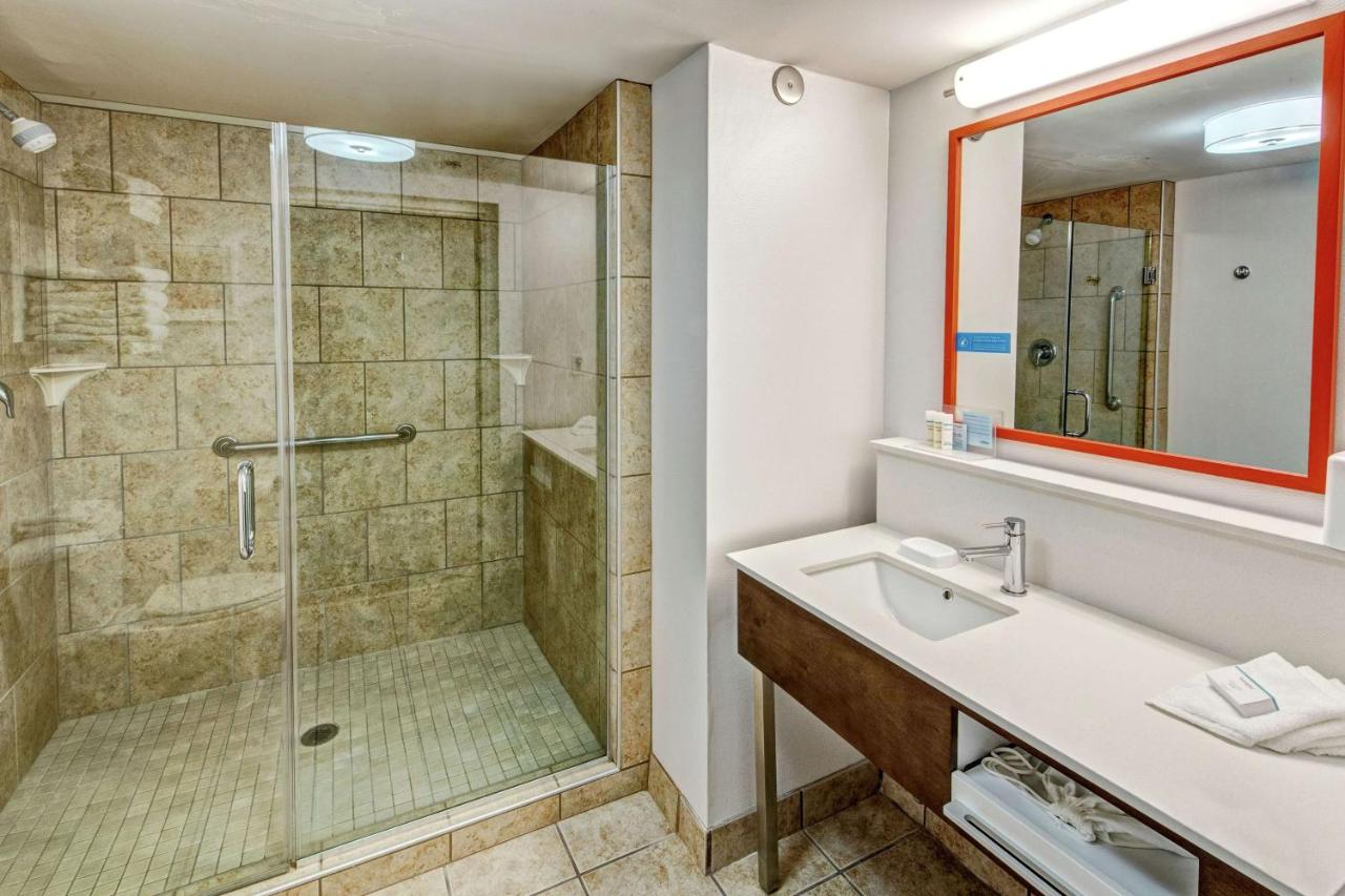 Executive King Room at Hampton Inn Elizabeth City