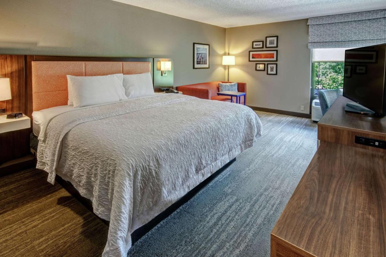 King Room with Sofa Bed - Non-Smoking at Hampton Inn Elizabeth City