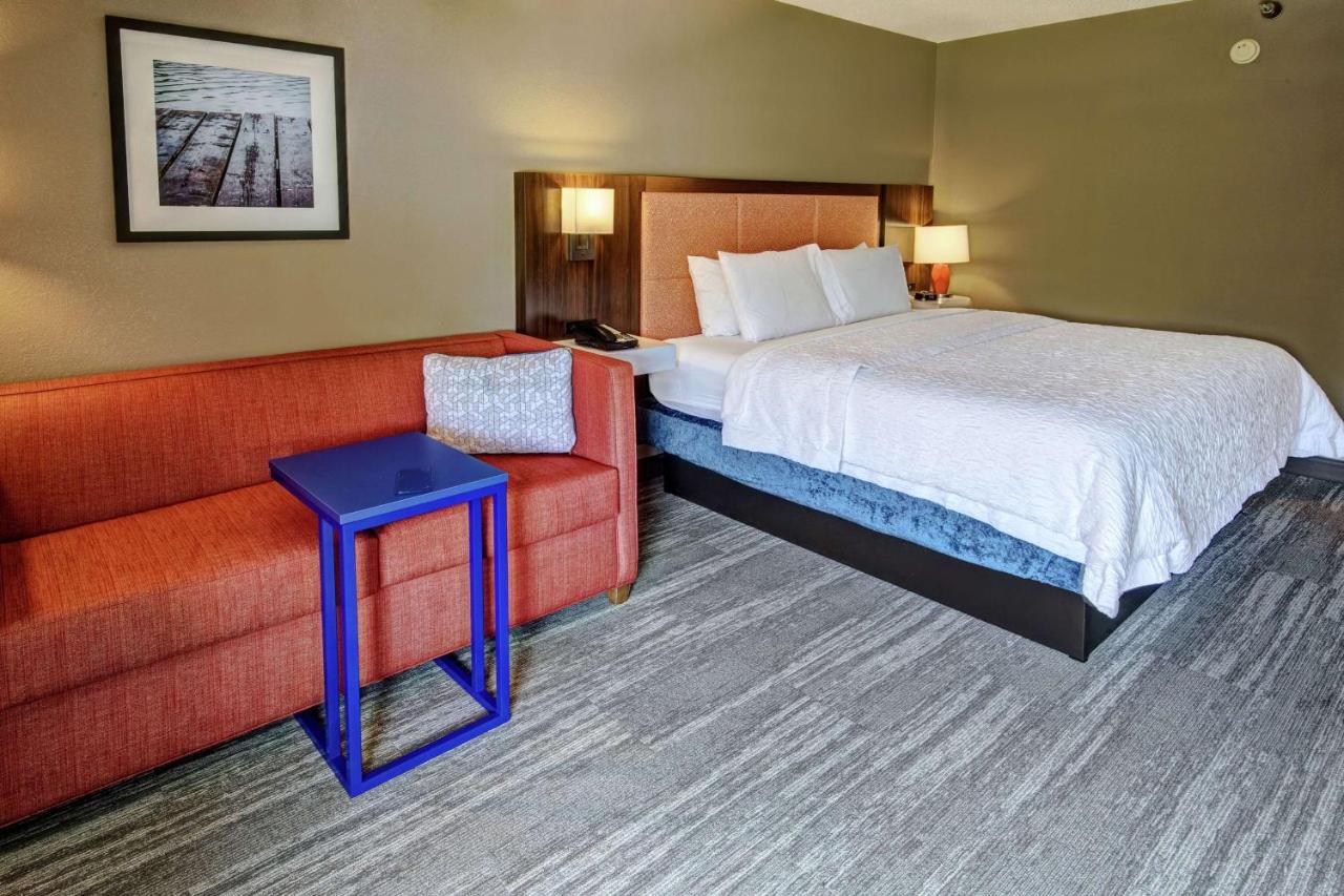 King Room - Non-Smoking at Hampton Inn Elizabeth City