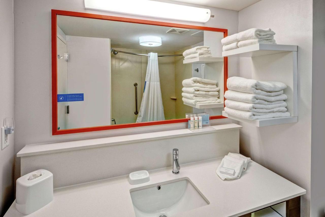 Double Room with Two Queen Beds - Hearing Accessible/Non-Smoking at Hampton Inn Elizabeth City
