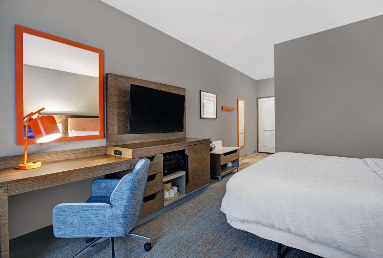 Queen Room with Two Queen Beds - Disability/Hearing Access at Hampton Inn Keokuk