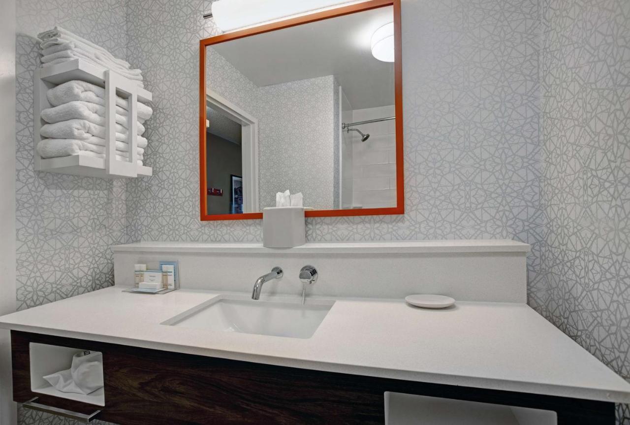 Queen Room with Two Queen Beds - Disability/Hearing Access at Hampton Inn Keokuk