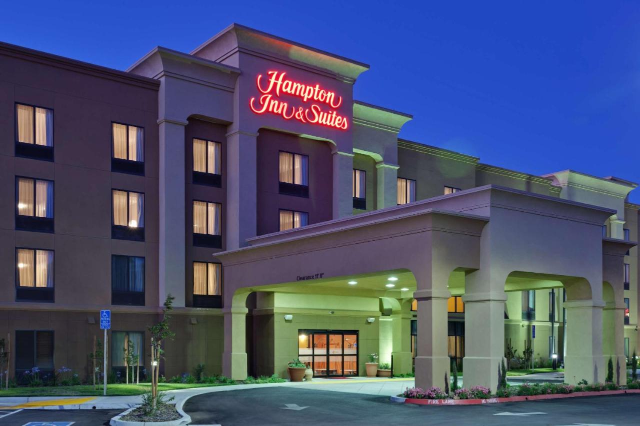 | Hampton Inn & Suites Fresno - Northwest