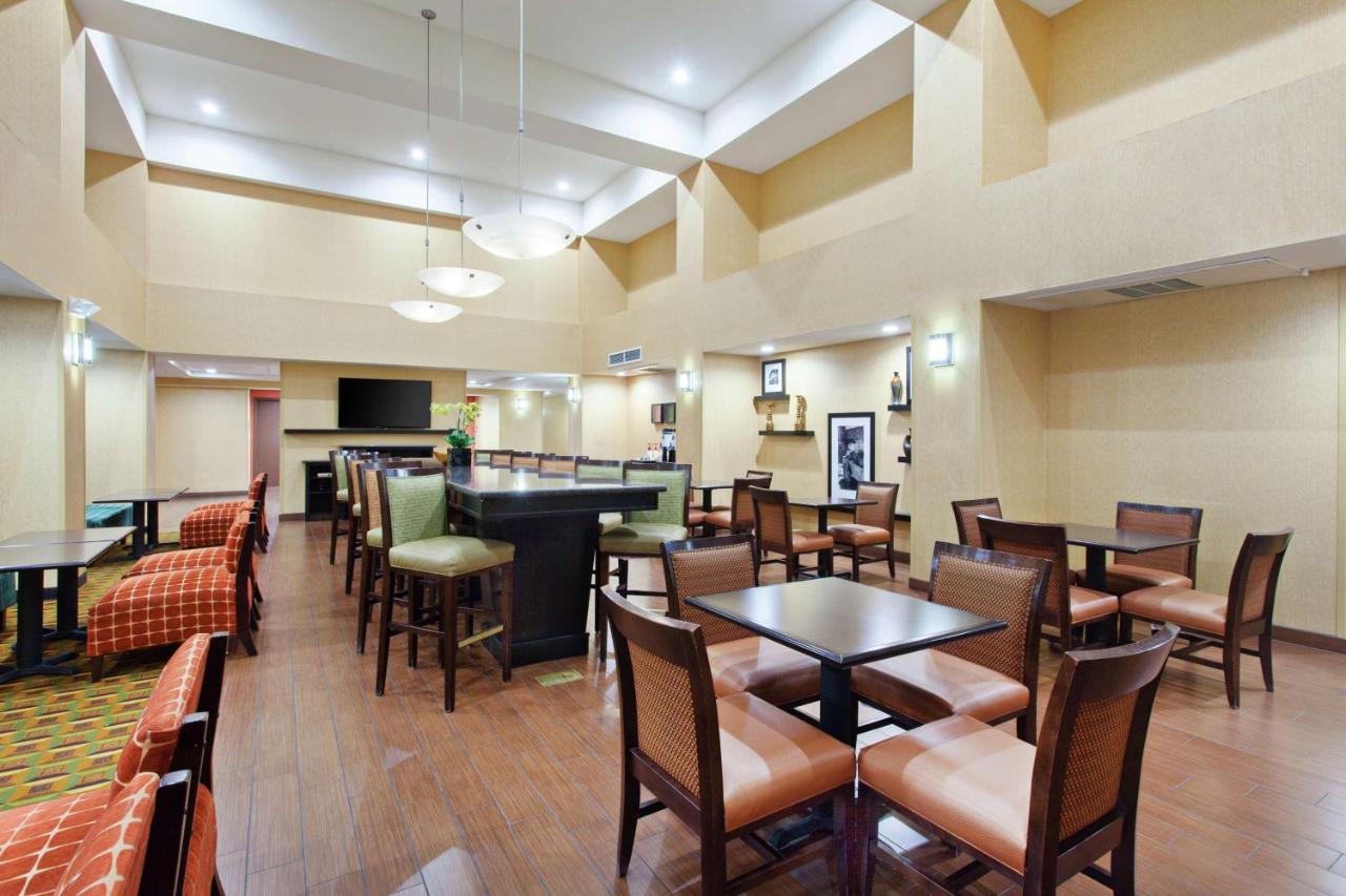 | Hampton Inn & Suites Fresno - Northwest