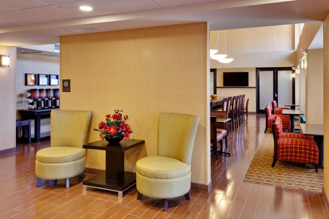 | Hampton Inn & Suites Fresno - Northwest