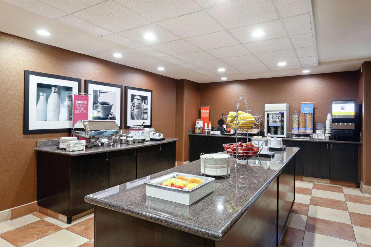 | Hampton Inn & Suites Fresno - Northwest