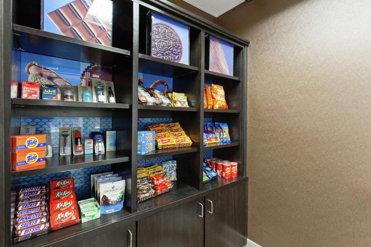 | Hampton Inn & Suites Fresno - Northwest