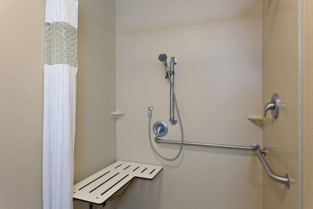 | Hampton Inn & Suites Fresno - Northwest
