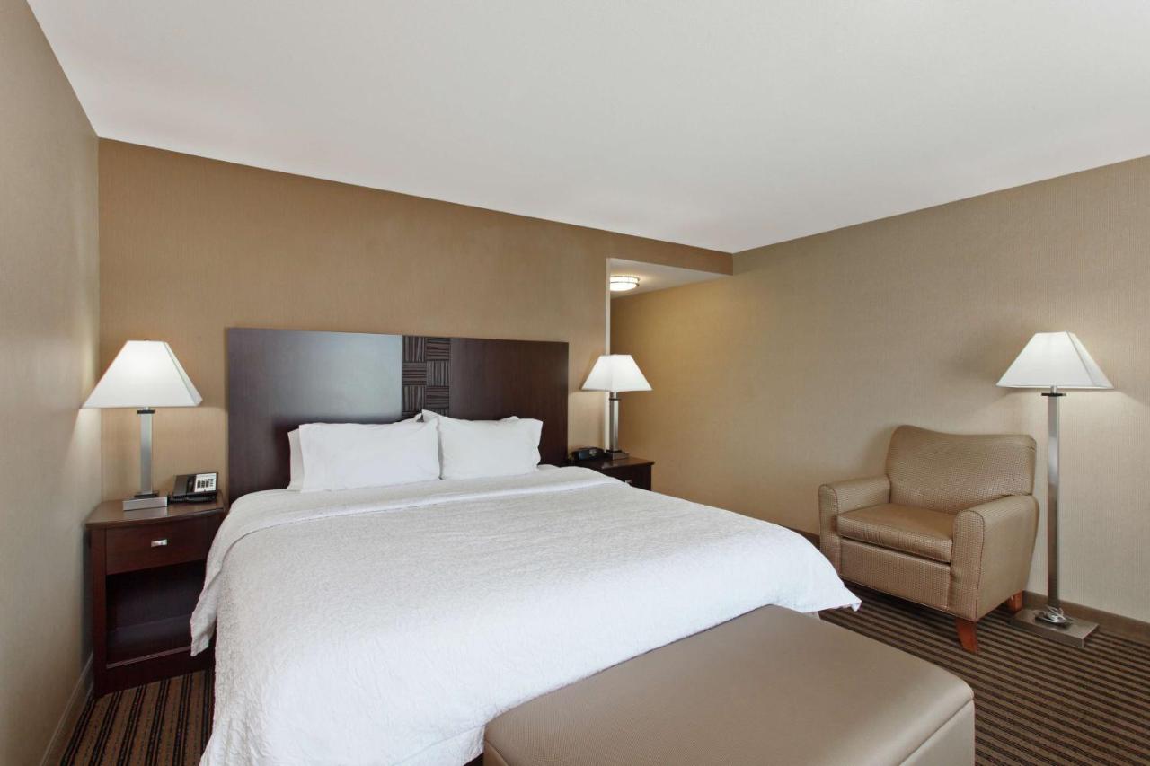 | Hampton Inn & Suites Fresno - Northwest