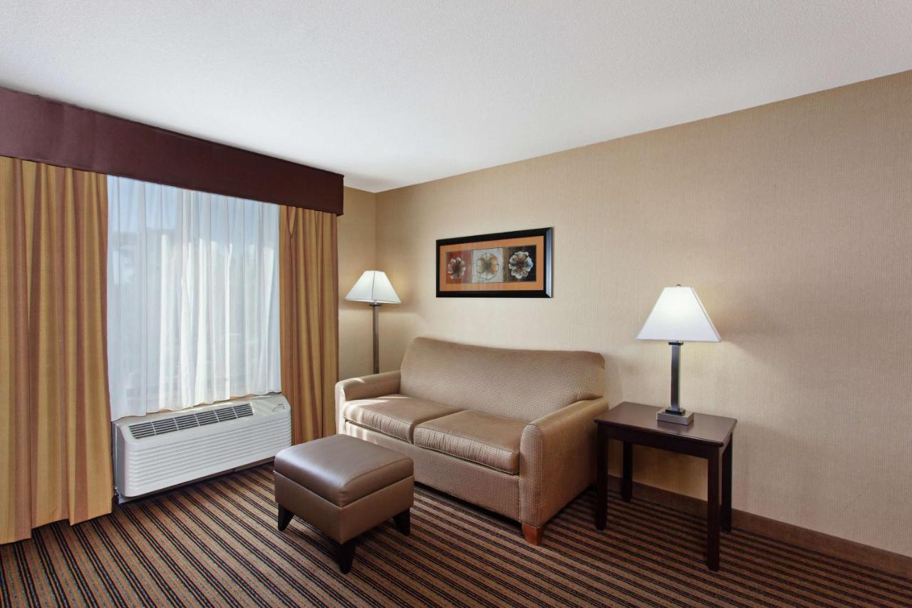 | Hampton Inn & Suites Fresno - Northwest