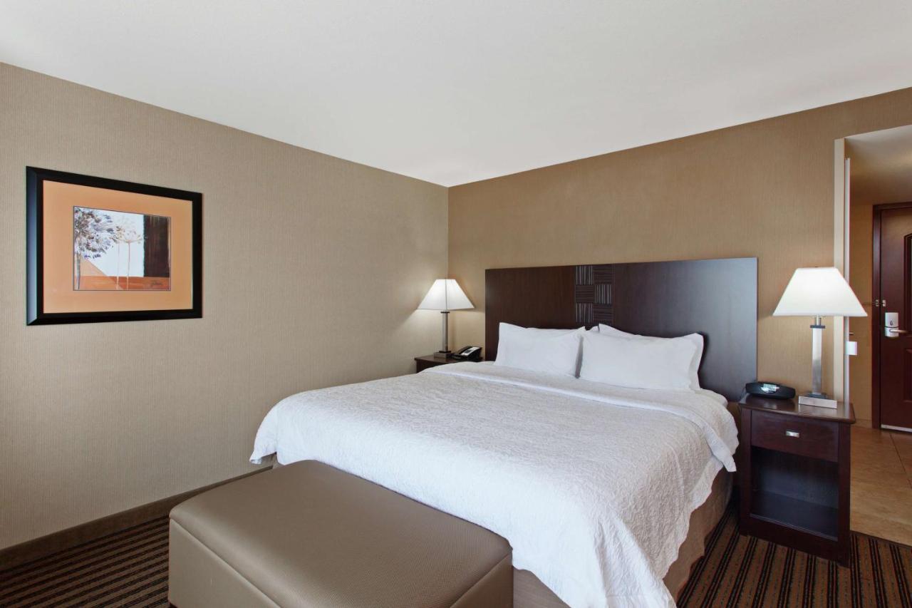 | Hampton Inn & Suites Fresno - Northwest