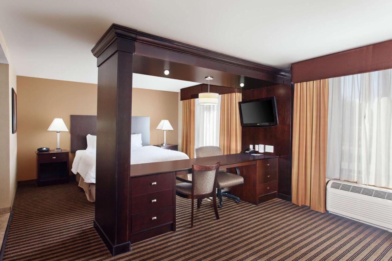 | Hampton Inn & Suites Fresno - Northwest