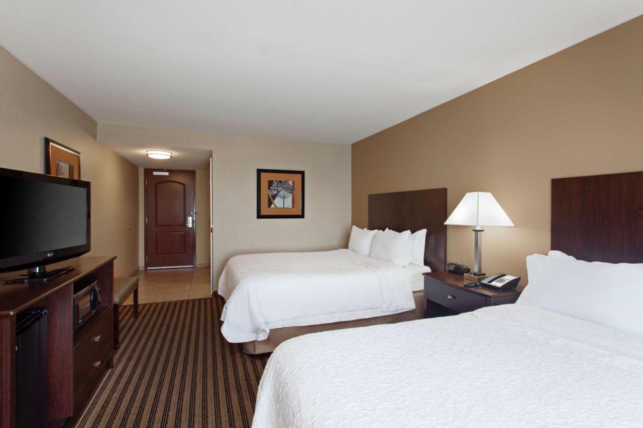 | Hampton Inn & Suites Fresno - Northwest