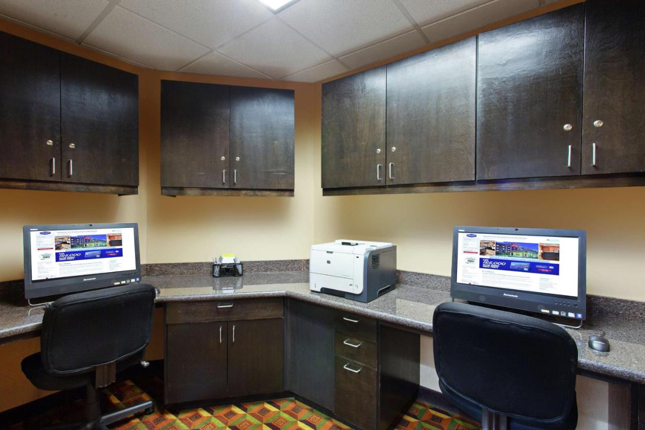 | Hampton Inn & Suites Fresno - Northwest