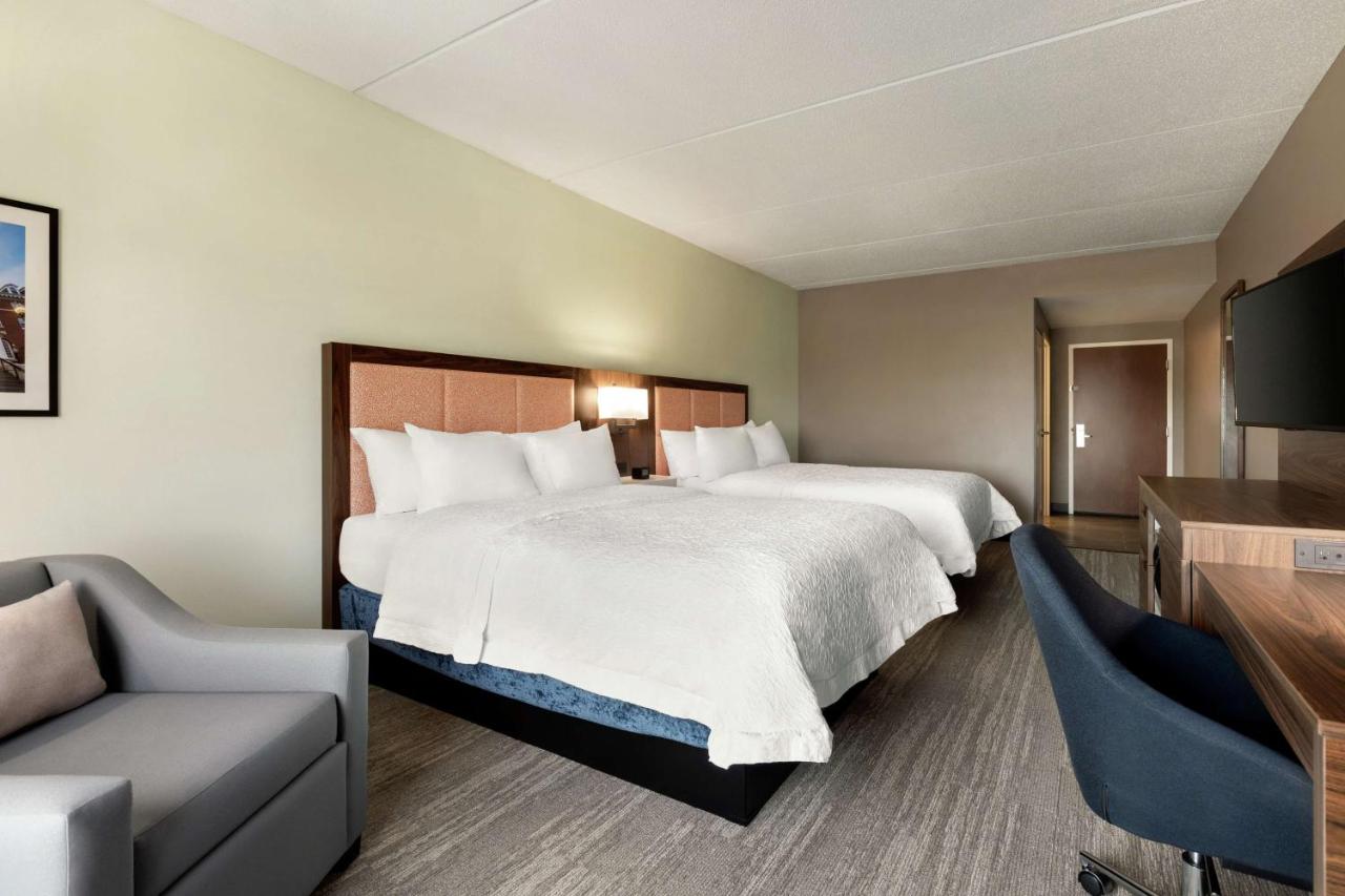 Deluxe Queen Room at Hampton Inn & Suites Frederick-Fort Detrick