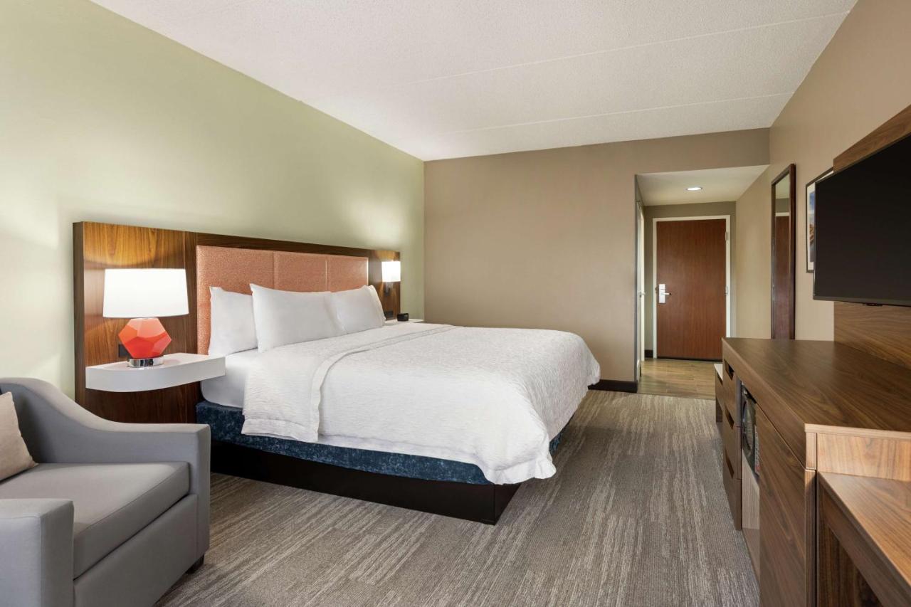 King Room - Hearing Accessible/Non-Smoking at Hampton Inn & Suites Frederick-Fort Detrick