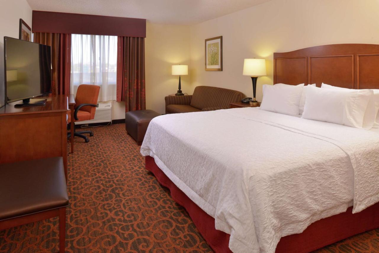 King Room with Sofa Bed - Non-Smoking at Hampton Inn Frederick