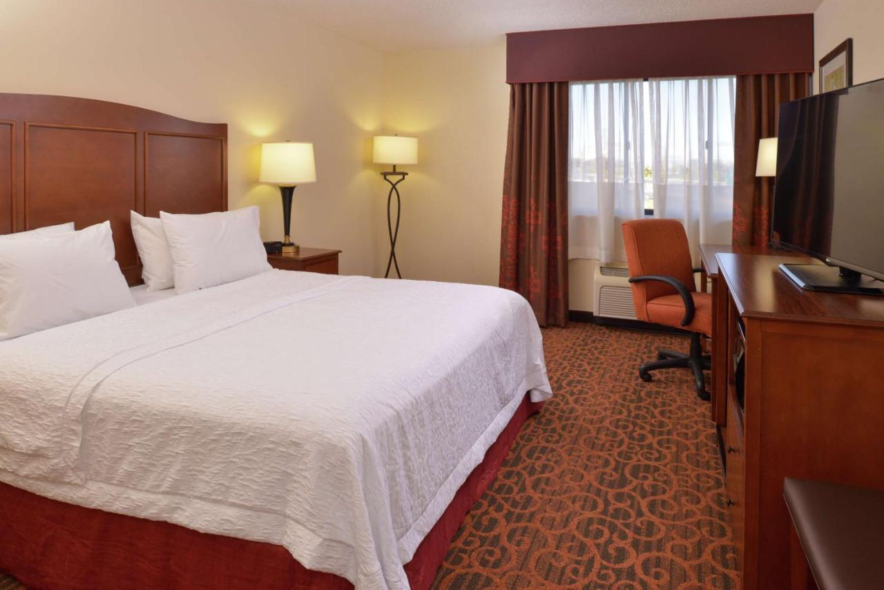 King Room with Bath Tub- Hearing Accessible/ Non-Smoking at Hampton Inn Frederick
