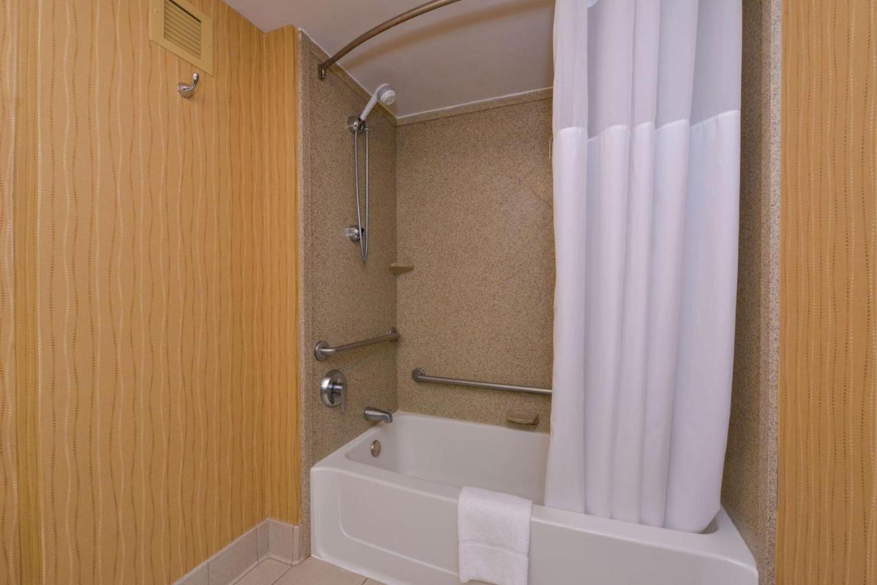 King Room with Bath Tub- Hearing Accessible/ Non-Smoking at Hampton Inn Frederick