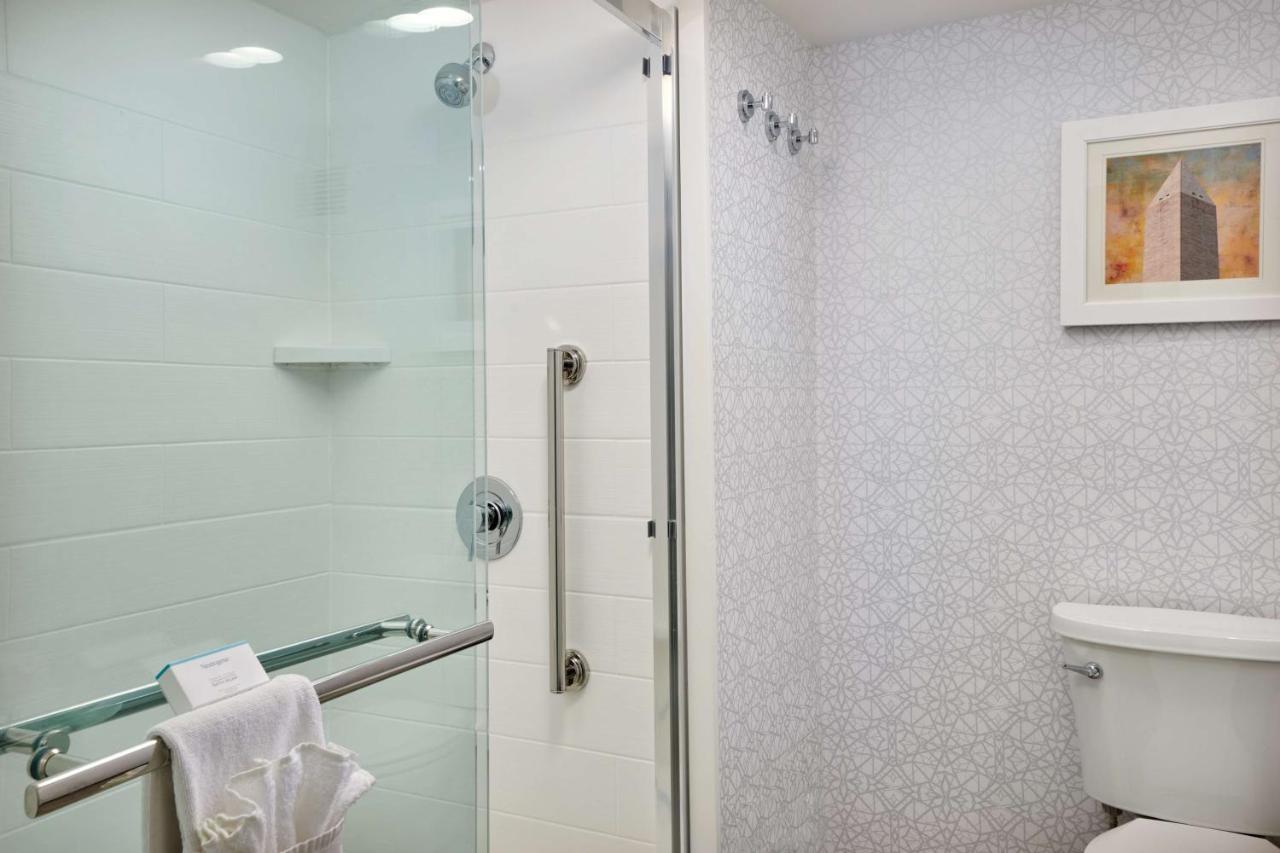 King Study with Sofa Bed - Non-Smoking at Hampton Inn Fairfax City