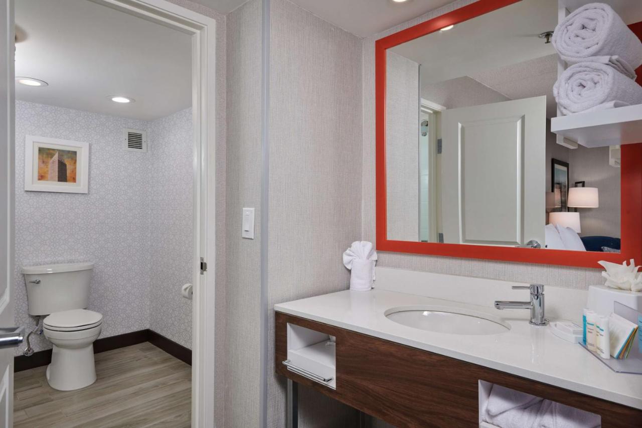 Queen Room - Non-Smoking at Hampton Inn Fairfax City