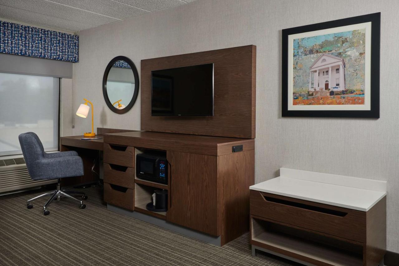 1 King Bed with Refrigerator and Microwave Non Smoking at Hampton Inn Fairfax City