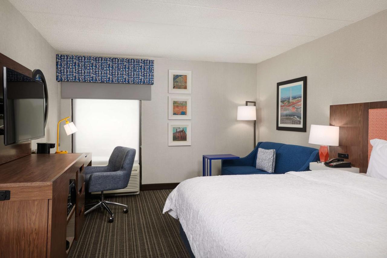 King Study with Sofa Bed - Non-Smoking at Hampton Inn Fairfax City