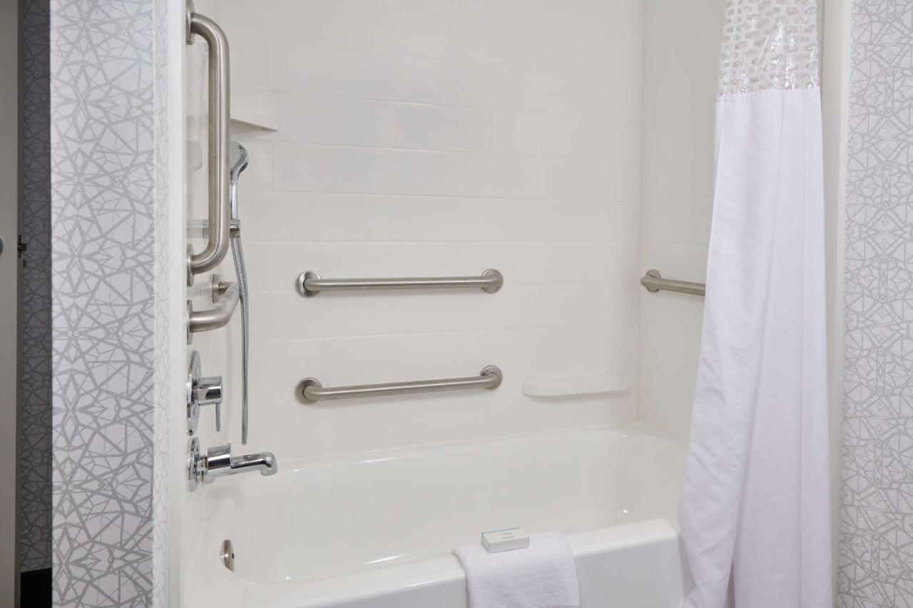 King Room - Mobility Accessible/Non-Smoking at Hampton Inn Fairfax City