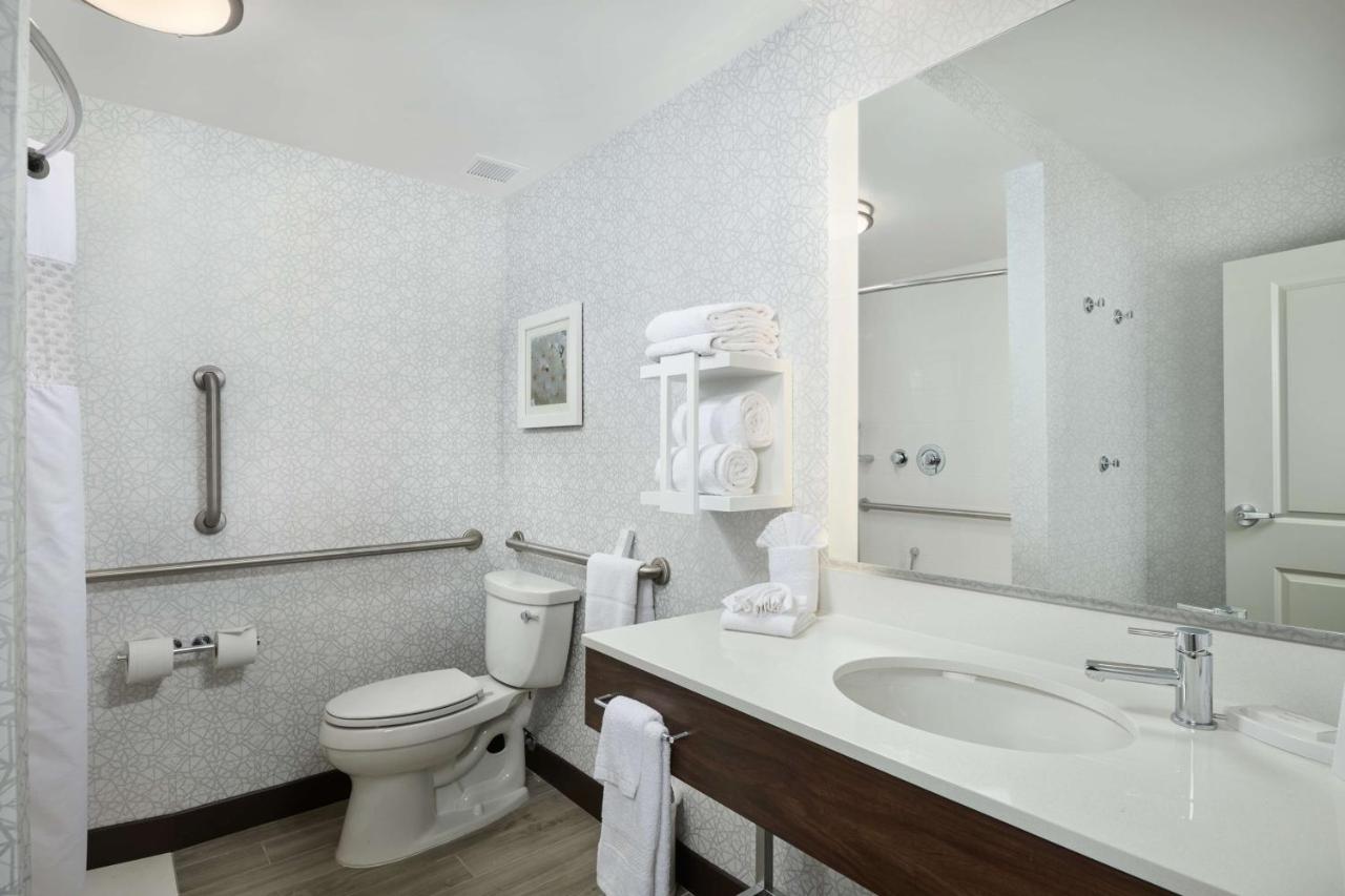 King Room - Mobility Accessible/Non-Smoking at Hampton Inn Fairfax City