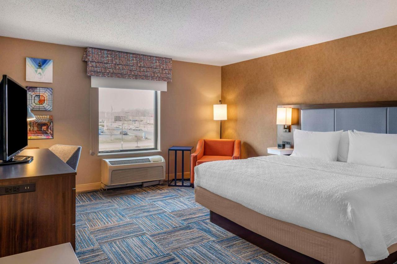 Deluxe King Room at Hampton Inn Greenfield