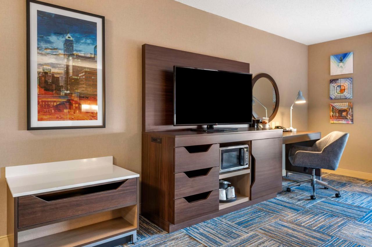 Queen Room with Two Queen Beds at Hampton Inn Greenfield