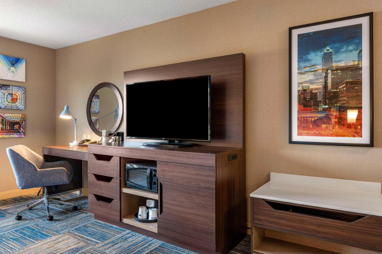 Queen Room with Two Queen Beds at Hampton Inn Greenfield