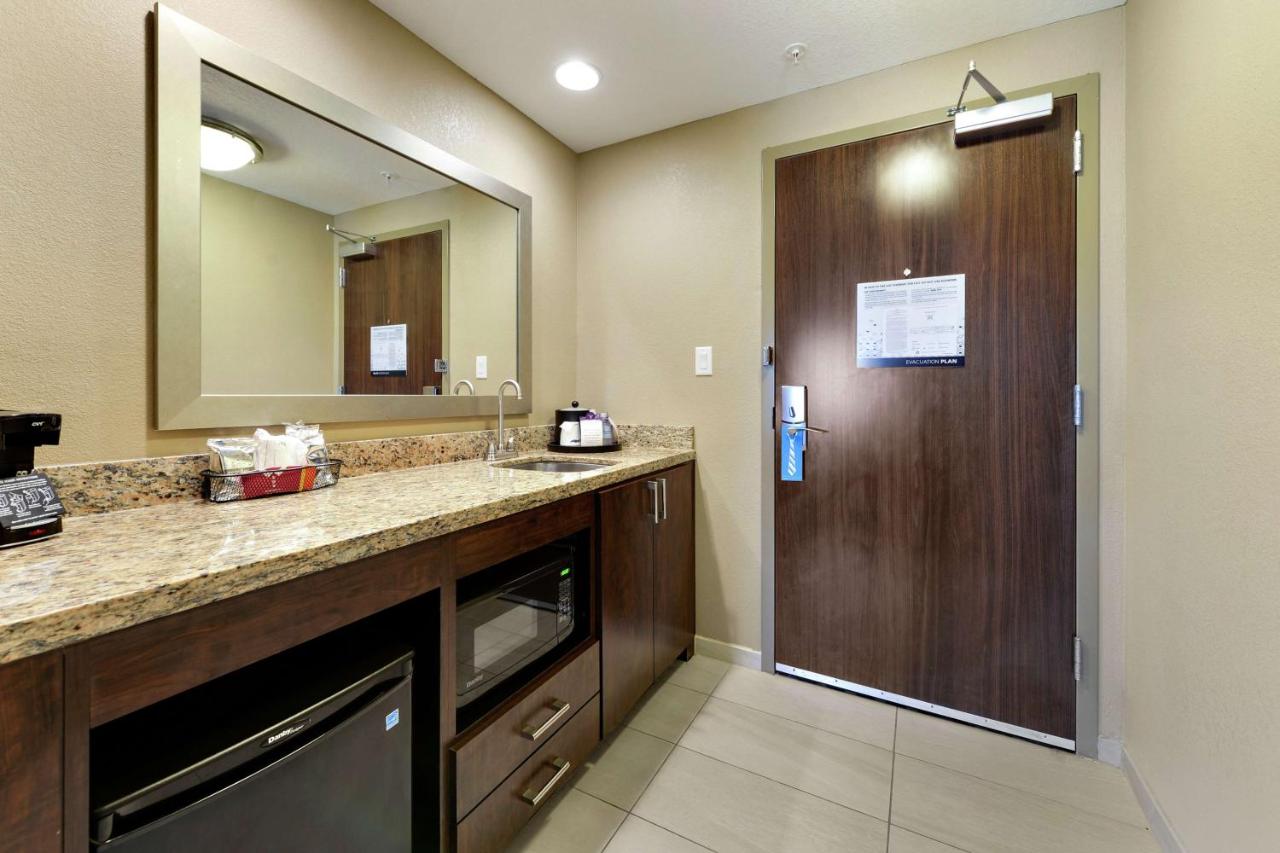 Studio Suite with Two Queen Beds at Hampton Inn & Suites Gulfport I-10