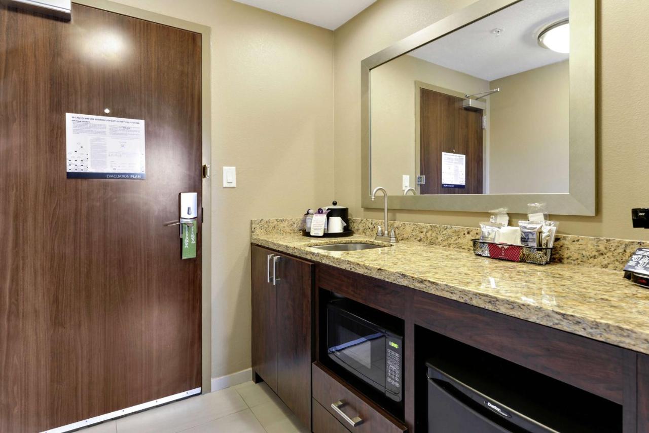 Studio Suite at Hampton Inn & Suites Gulfport I-10