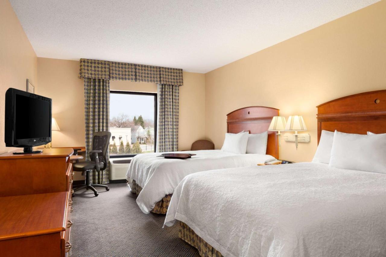 Queen Room with Two Queen Beds at Hampton Inn Geneva