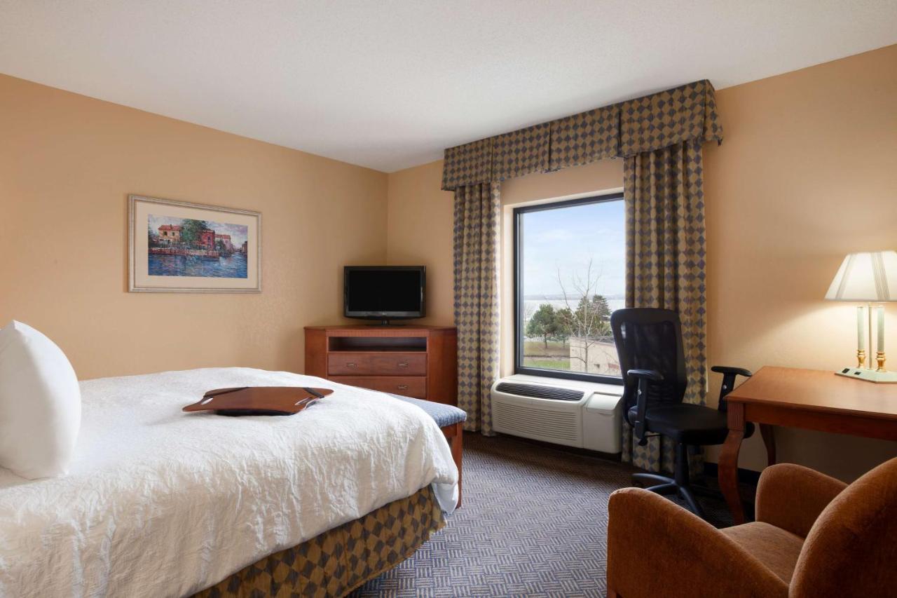 King Room at Hampton Inn Geneva