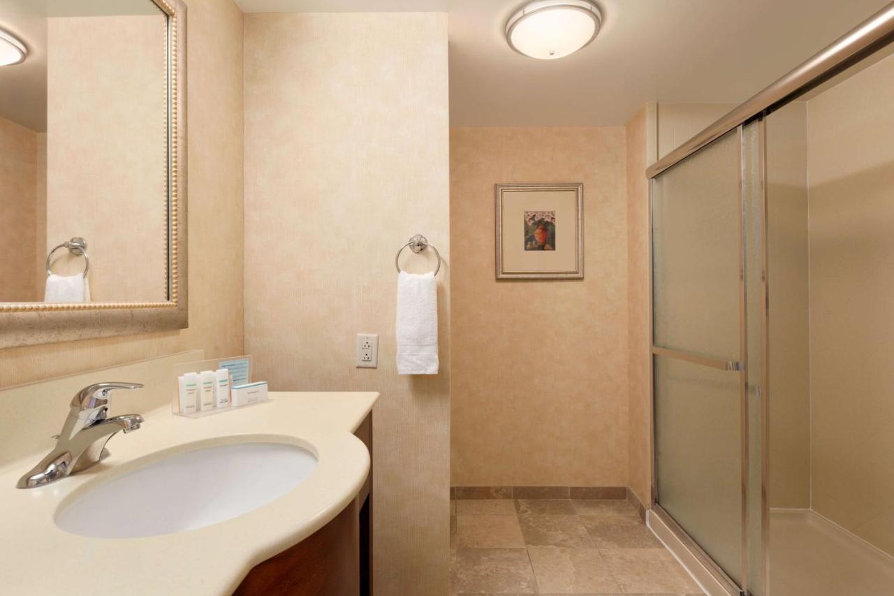 Queen Room with Two Queen Beds at Hampton Inn Geneva