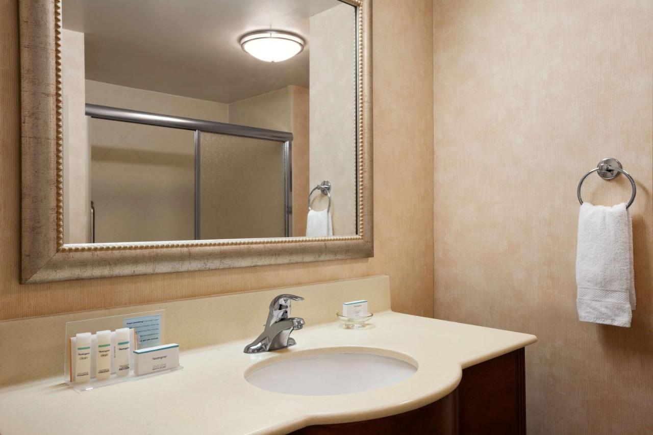 Queen Room with Two Queen Beds at Hampton Inn Geneva
