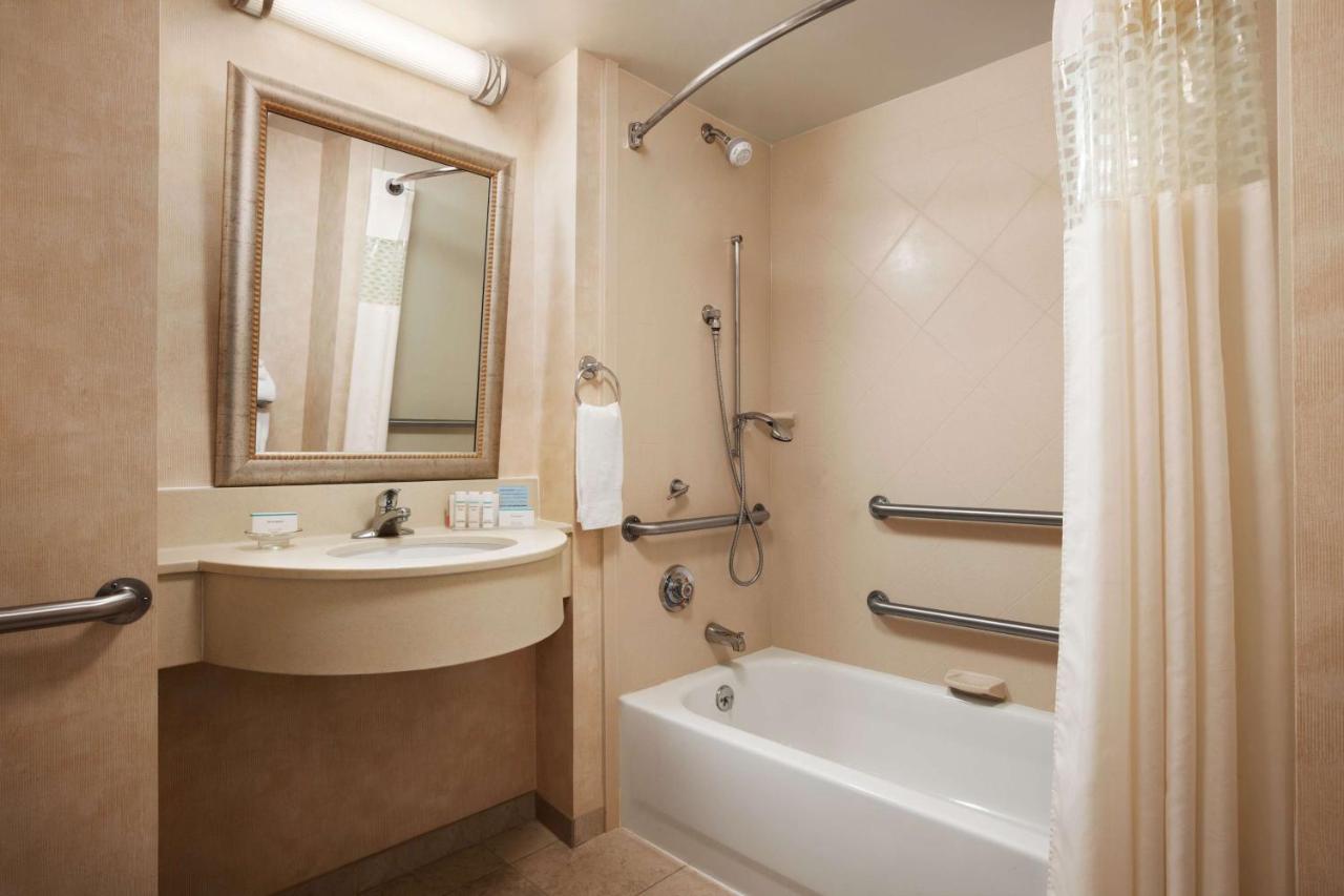 Queen Room with Two Queen Beds - Disability Access/Non-Smoking at Hampton Inn Geneva