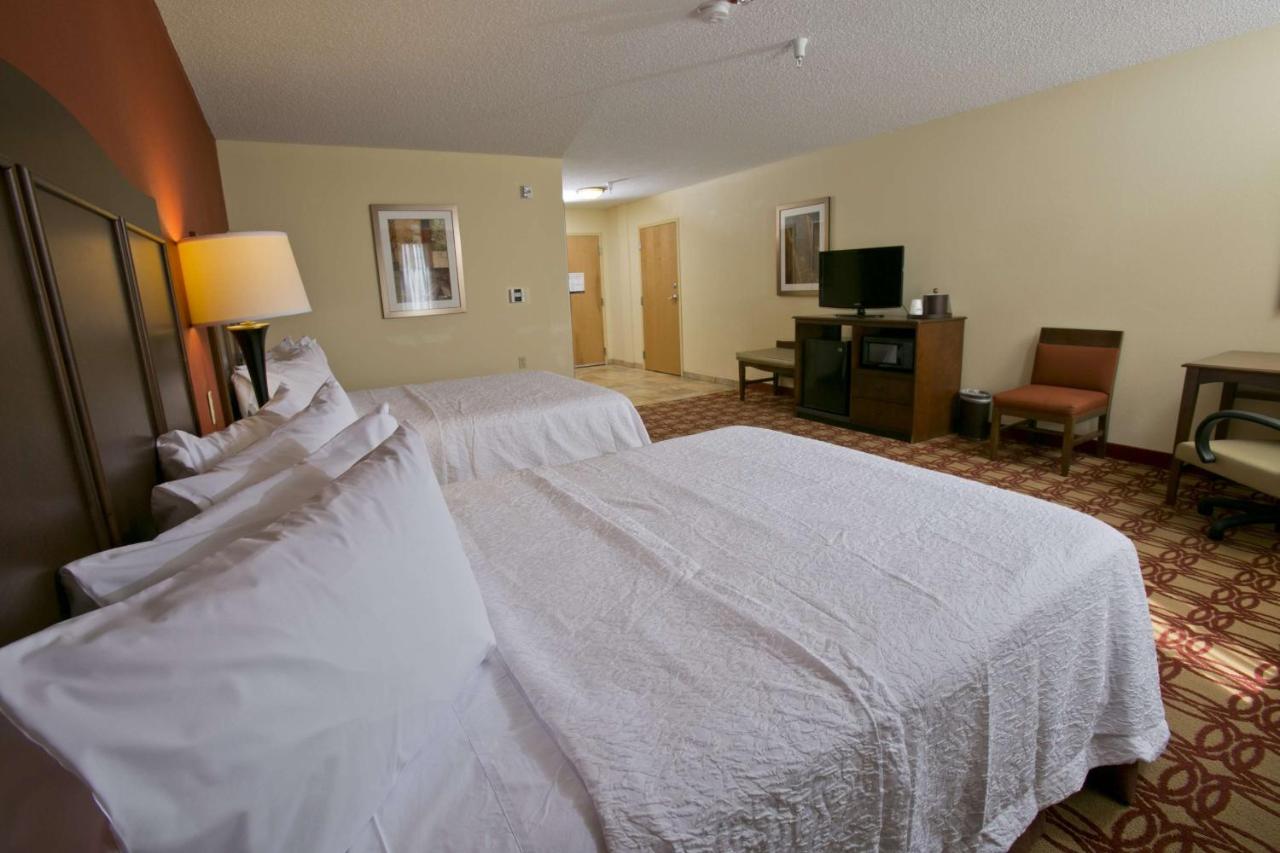 Queen Room with Two Queen Beds - Hearing Accessible/Non-Smoking at Hampton Inn & Suites Wiggins