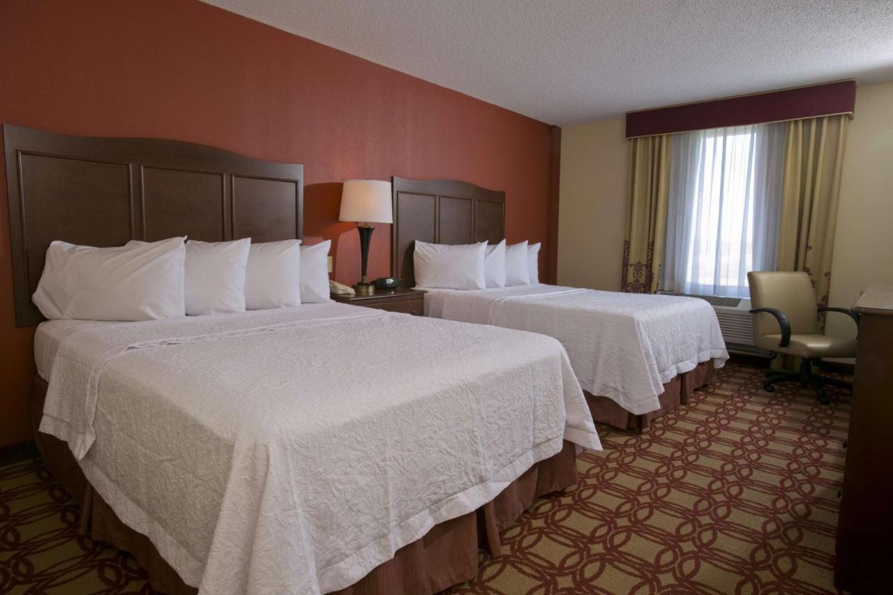 Queen Room with Two Queen Beds - Hearing Accessible/Non-Smoking at Hampton Inn & Suites Wiggins