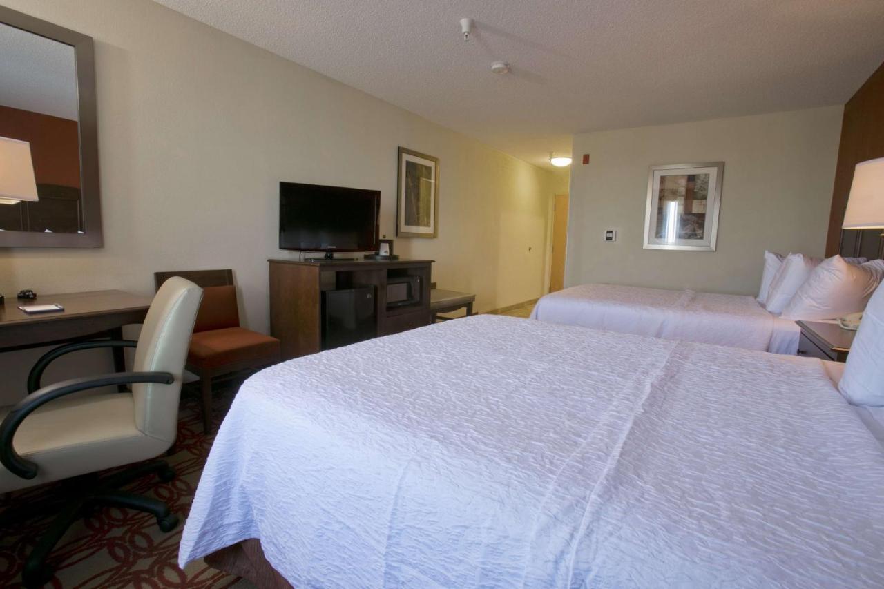 Queen Room with Two Queen Beds - Hearing Accessible/Non-Smoking at Hampton Inn & Suites Wiggins