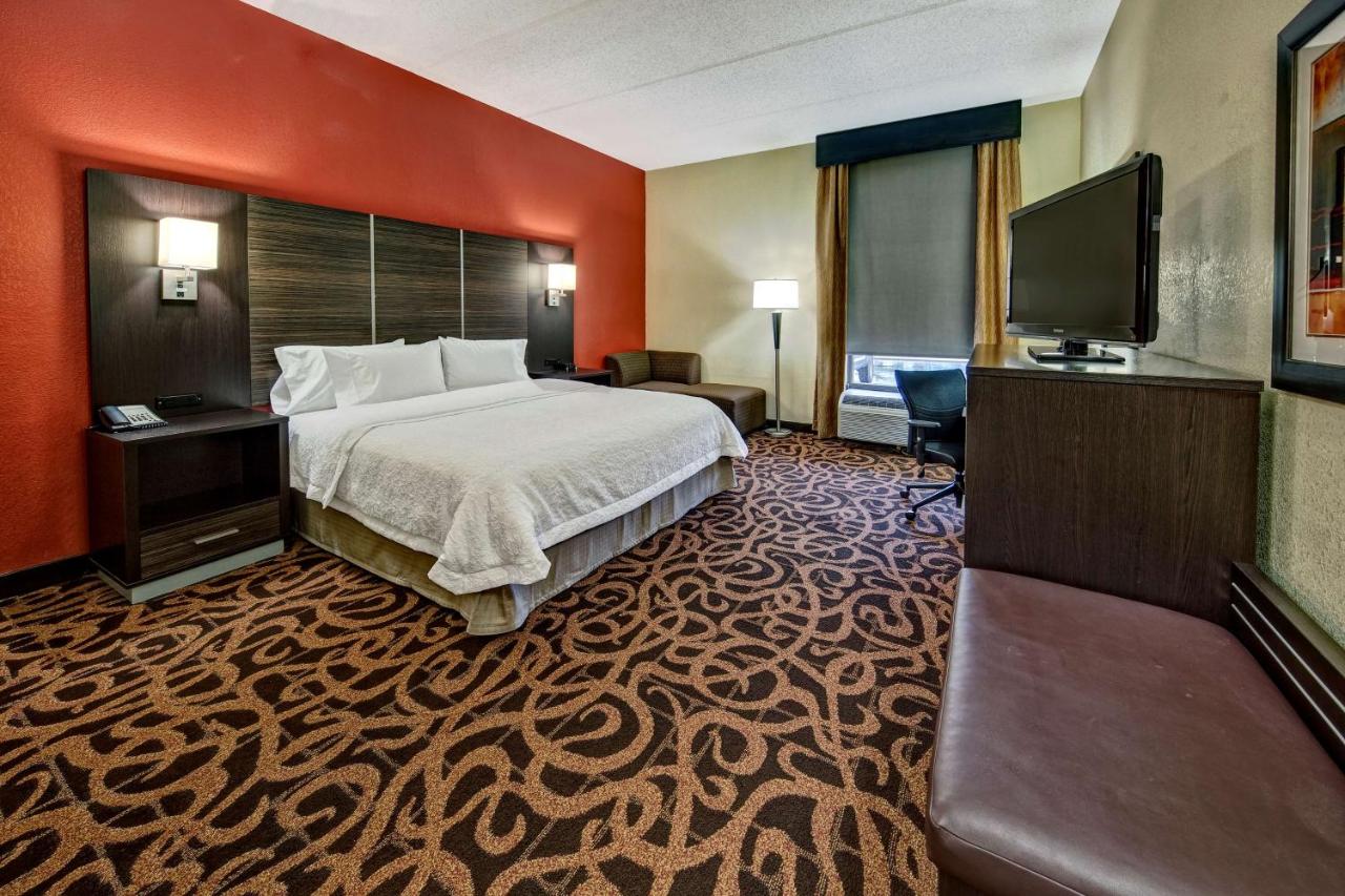 King Room at Hampton Inn Houston Baytown
