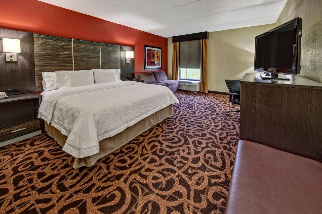 King Study Room with Sofa bed at Hampton Inn Houston Baytown