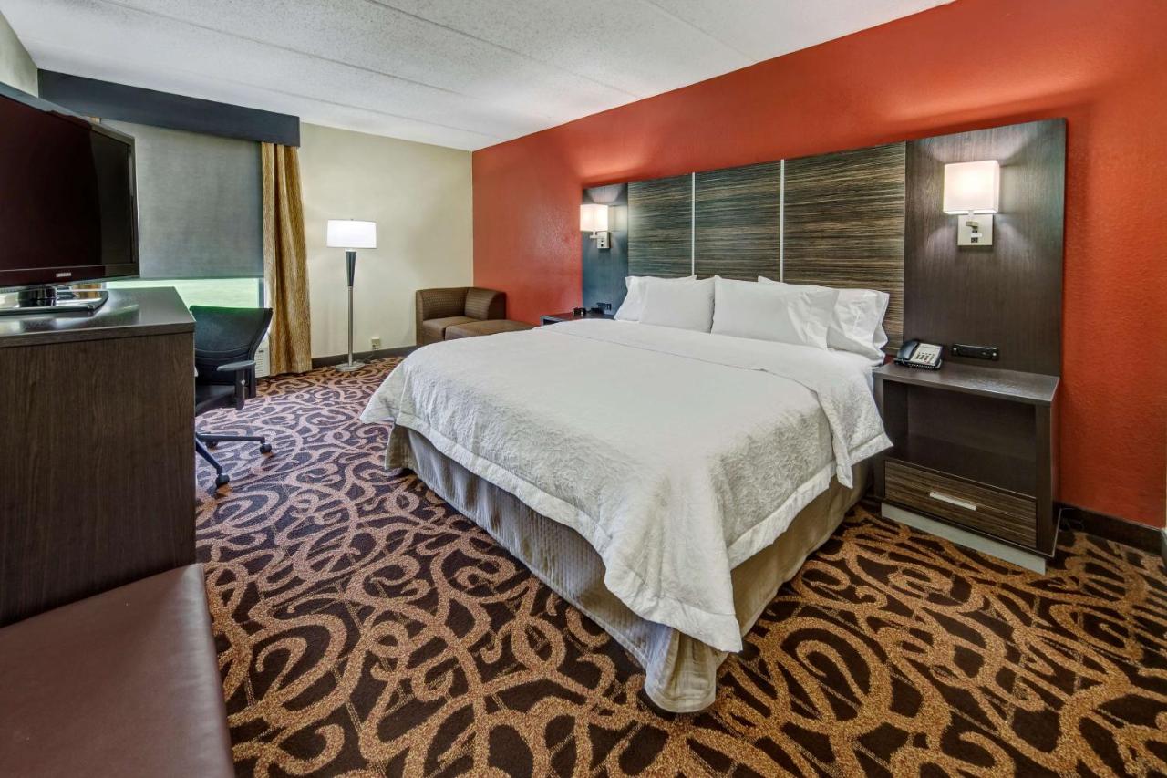 King Room at Hampton Inn Houston Baytown
