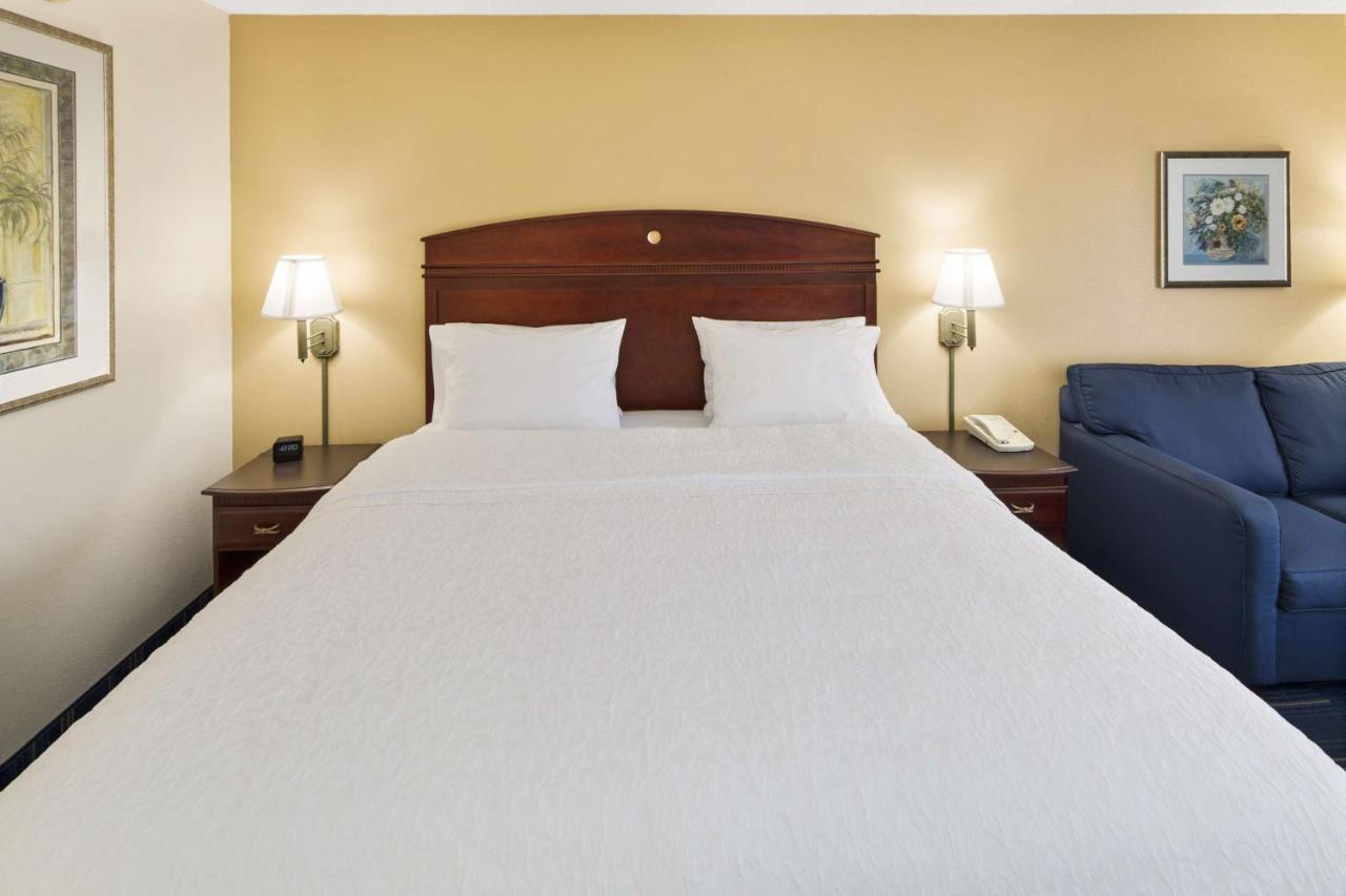 King Study Room - Non-Smoking at Hampton Inn Hinesville