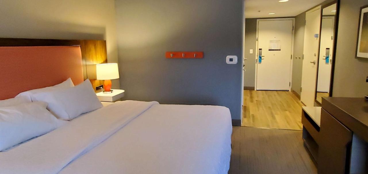King Room with Bath Tub - Mobility/Hearing Accessible  at Hampton Inn Hillsville