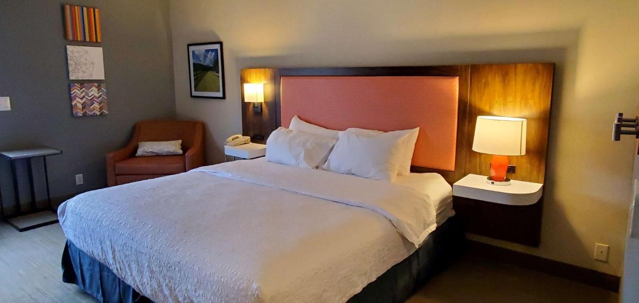 King Room with Bath Tub - Mobility/Hearing Accessible  at Hampton Inn Hillsville