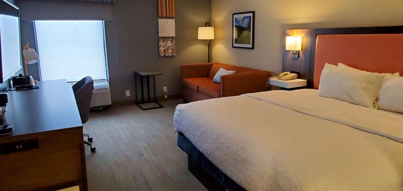 King Room Hearing Accessible with Sofa Bed - Non-Smoking at Hampton Inn Hillsville